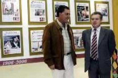 Evaristo Pérez y José Antonio Domínguez, en la inauguración de la exposición