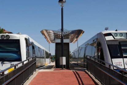 La polémica por los trenes de Feve llega a las Cámaras. DL