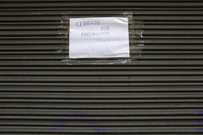 Comercios cerrados por la crisis del coronavirus. F. Otero Perandones.