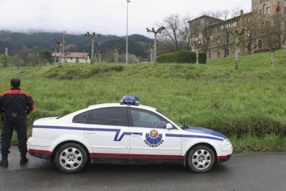 Coche de la Ertzaintza.