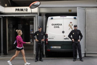 Detenidos por la pieza leonesa llegan a la Audiencia Nacional en Madrid. RAQUEL VIECO