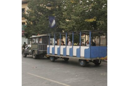 El trenecito muestra los encantos de la ciudad.