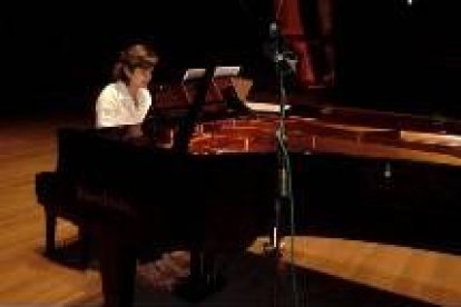 La pianista Julia Franco Vidal durante un momento de la grabación del CD en el Auditorio de León