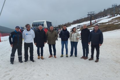 El presidente de la Diputación, Eduardo Morán, ha visitado este sábado las instalaciones de la estación de esquí Valle Laciana-Leitariegos. DL