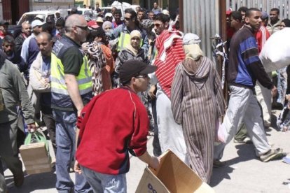 Porteadores en el paso fronterizo de Ceuta con Marruecos.