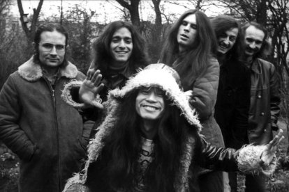 Los miembros de Can, en 1971, con el batería Jaki Liebezeit (segundo por la izquierda).