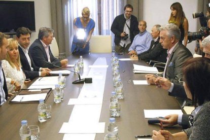 La asamblea del consorcio del aeropuerto volvió a reunirse ayer con carácter de urgencia ante la situación creada por Good Fly.