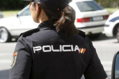 Una agente de la Policía Nacional.