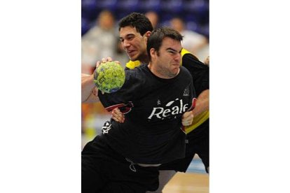 Los jugadores del Reale Ademar, durante un entrenamiento.