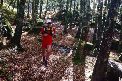 Pablo Villa durante su entrenamiento en la jornada de ayer en el escenario donde el sábado tratará de luchar por los puestos de honor del Mundial de trail en Portugal. P.V.