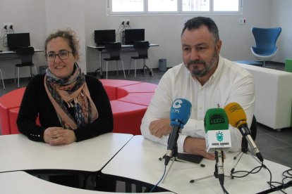 La teniente de alcalde, Yoanna Franco, y el alcalde, Eduardo Morán. M. M.