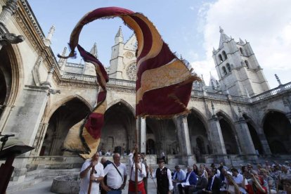 El Claustro de la Catedral acogió el acto organizado por la sociedad Sofcaple. RAMIRO