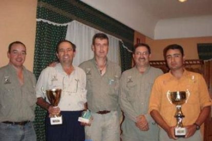 Los campeones con el delegado provincial de la Federación