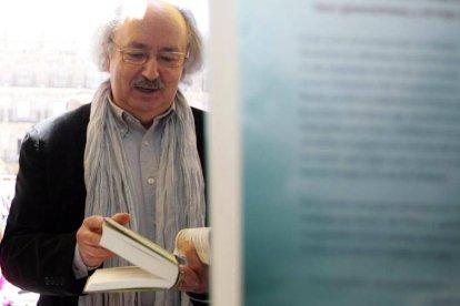 Antonio Colinas en una Feria del Libro