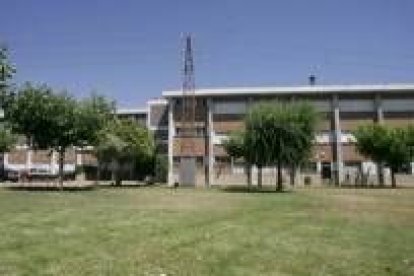 Exterior del Instituto de Educación Secundaria de San Andrés del Rabanedo que hoy cumple 25 años