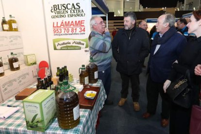 La Feria Agroalimentaria abrió ayer sus puertas con la participación de medio centenar de expositores.