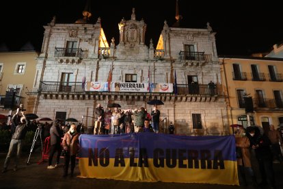 Concentración en Ponferrada, esta noche. L. DE LA MATA