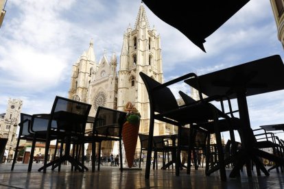 Bares vacíos, la hostelería se queja del cierre de calles durante los fines de semana. F. Otero Perandones.