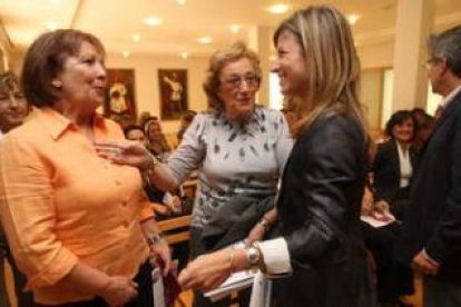 La ministra conversó con las representantes de los colectivos de mujeres.