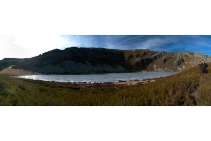 El Lago Truchillas, Monumento Natural, el camino conocido como la Senda del Lobo, Villar del Montey el llamado Cristo de Truchas.