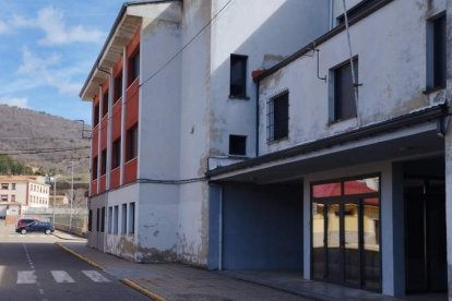 Edificio del colegio Manuel A. Cano Población donde se encuentran las instalaciones del comedor escolar. CAMPOS