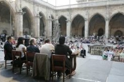 Con cada edición, acude más público al claustro de la Catedral