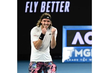 Tsitsipas celebra su triunfo frente a Sinner en Melbourne. CARRETT