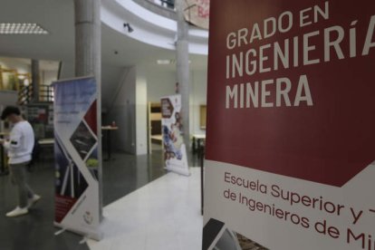 Interior de la escuela de Minas de León, en el Campus de Vegazana . FERNANDO OTERO