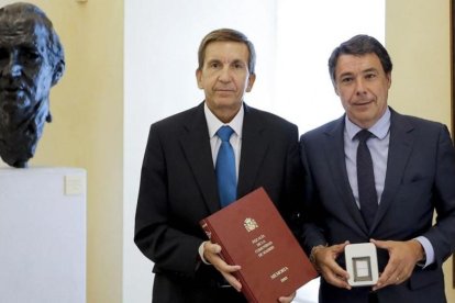 Ignacio González y Manuel Moix en septiembre del 2014, cuando eran presidente de la Comunidad de Madrid y fiscal jefe de Madrid, respectivamente.