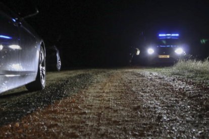 Coches policiales en el lugar del suceso. EFE