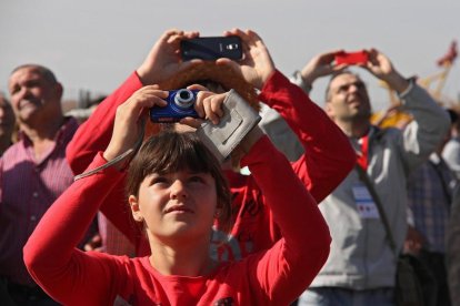 Espectadores durante la inauguración del aeródromo de Pajares de Los Oteros