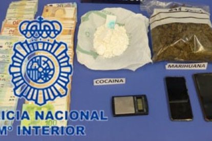 Droga, dinero y material incautado por la Policía Nacional. CNP