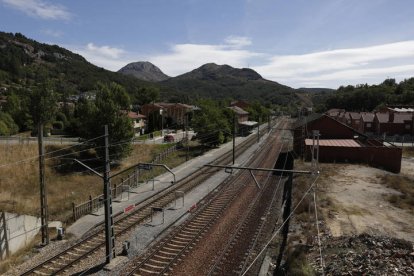 Vías de tren entre León y Asturias. FERNANDO OTERO