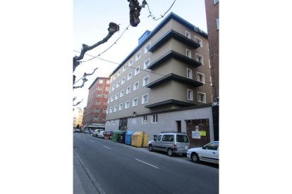 Edificio de la residencia de mayores Otazu en León. DL