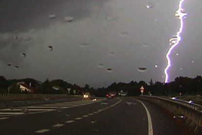 Los rayos forman parte de la parte más temida de las tormentas. SXENICK