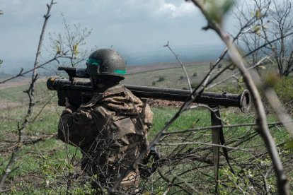 Imagen de un soldado ucraniano en el frente oeste. MARÍA SENOVILLA