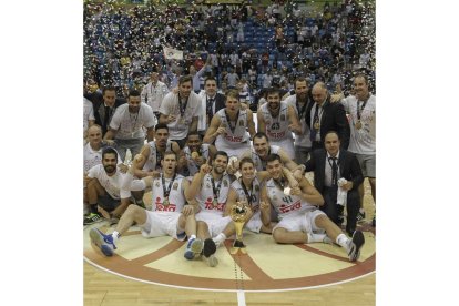 Los jugadores del Real Madrid celebran el título intercontinental.