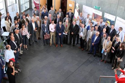 El viceconsejero de Economía y Competitividad, Carlos Martín Tobalina, el director general de Energía y Minas, Ricardo González Mantero y el alcalde de León, Antonio Silván, participan en la presentación del Clúster de Minería de la Fundación Icamcyl