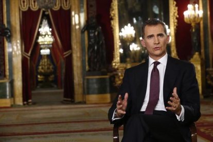 El Rey, durante la grabación del tradicional discurso de Navidad, está vez en el Palacio Real