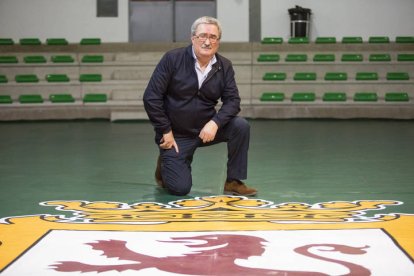 Elección del presidente de la Lucha Leonesa y fotos de entrevista del nuevo presidente. F. Otero Perandones.