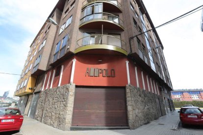 La agresión más grave tuvo lugar a las puertas de un pub en la zona del Temple de Ponferrada. LDM