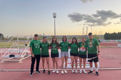 Los siete integrantes del ULE Sprint que brillaron en el Nacional de lanzamientos largos sub-18 y sub-20. ULE SPRINT