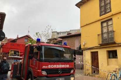 Un cambión de los bomberos en el lugar del sucesos. DL