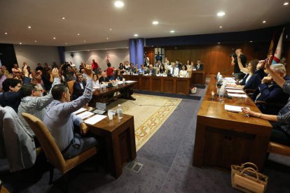 Una imagen general de la sesión plenaria celebrada ayer en el Ayuntamiento de Ponferrada.