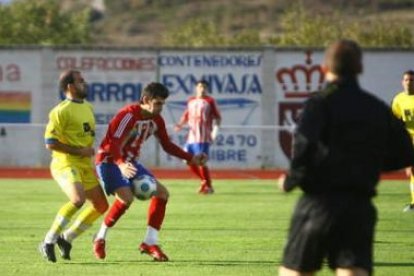 equipo rojiblanco se acerca a los puestos de privilegio tras vencer al Atlético Tordesillas.