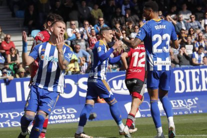 Amo vio la décima tarjeta amarilla el pasado domingo y se perderá el duelo de Lugo. ANA F. BARREDO