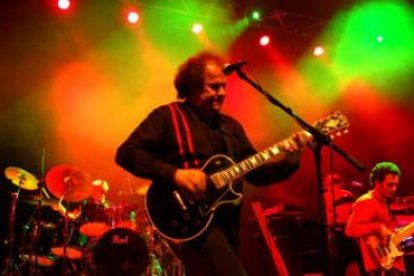 La banda Asfalto, fundada en 1972, vuelve a la carretera.