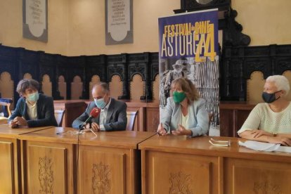 López Presa, Perandones, Alonso-Cortés y Rubio, ayer durante la presentación de los actos del Festival de Cine de Astorga. A. R.