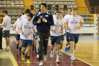 El Ademar entrenó ayer antes de partir hacia Nis, donde mañana juega con el Partizán.