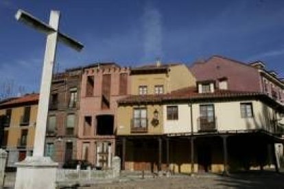 El abandono de esta construcción desluce la castiza y rural estampa de la leonesa plaza del Grano